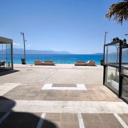 Apartment 50 Meters From The Beach Лутраки Екстериор снимка