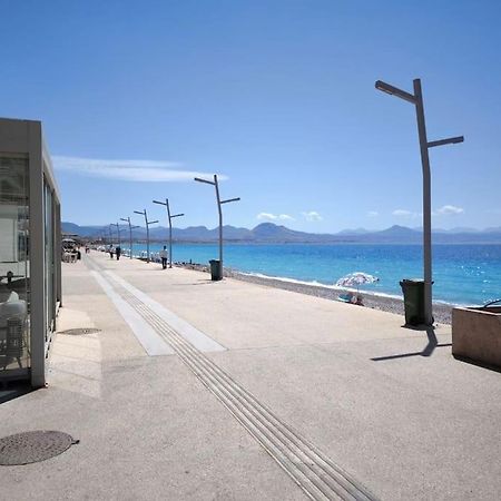 Apartment 50 Meters From The Beach Лутраки Екстериор снимка