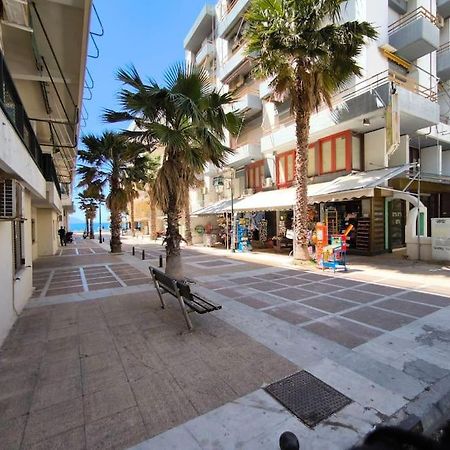 Apartment 50 Meters From The Beach Лутраки Екстериор снимка