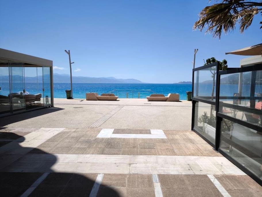 Apartment 50 Meters From The Beach Лутраки Екстериор снимка