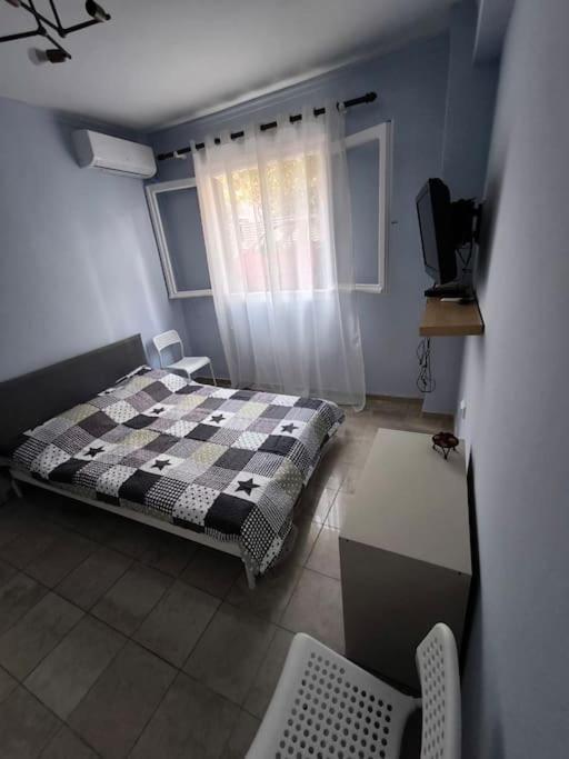 Apartment 50 Meters From The Beach Лутраки Екстериор снимка