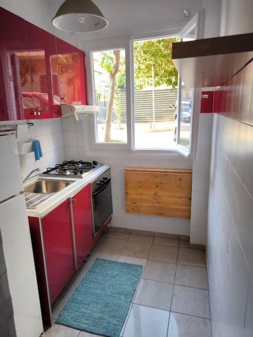 Apartment 50 Meters From The Beach Лутраки Екстериор снимка