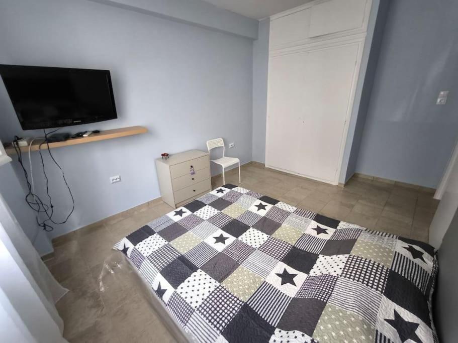 Apartment 50 Meters From The Beach Лутраки Екстериор снимка